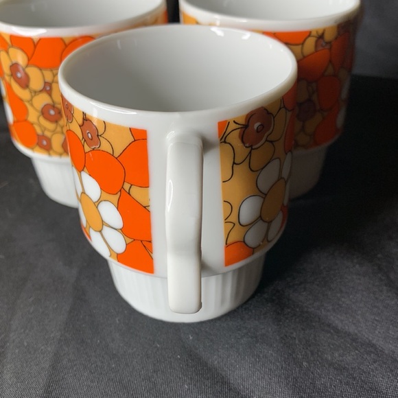 Set of 3 vintage 1960’s Flower Power stackable orange mugs - Picture 5 of 9